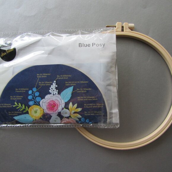 Ana Goods Blue Posy Embroidery DIY Art Kit with hoop, stamped cloth and floss - Picture 3 of 9